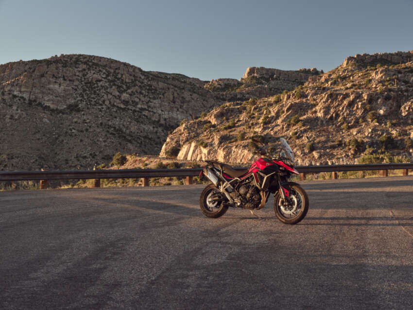 2024 Triumph Tiger 900 adventure-tourers upgraded 1689083