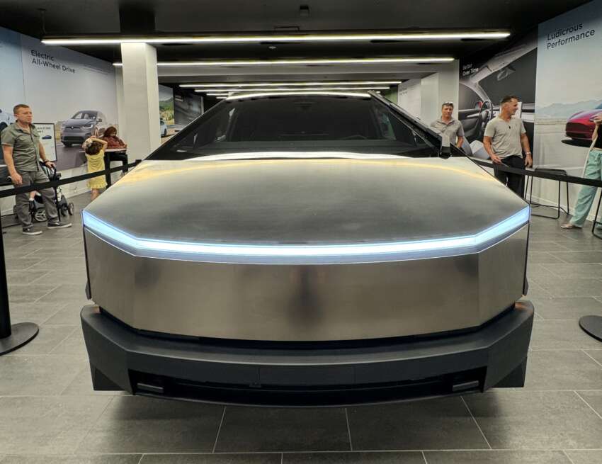 Tesla Cybertruck hits showrooms ahead of launch 1700431