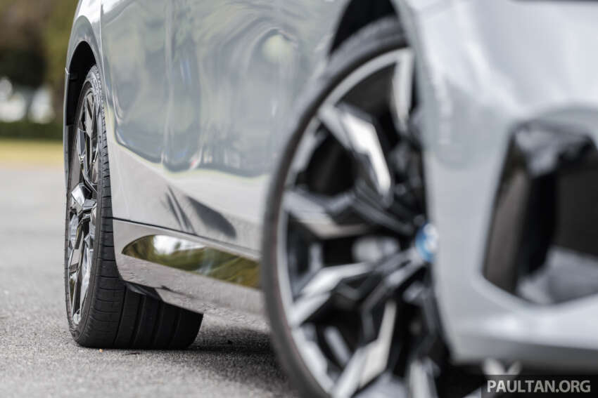 2024 BMW i5 eDrive40 Malaysian review – 582 km range; fr RM400k; is the first-ever 5 Series EV good? 1711058