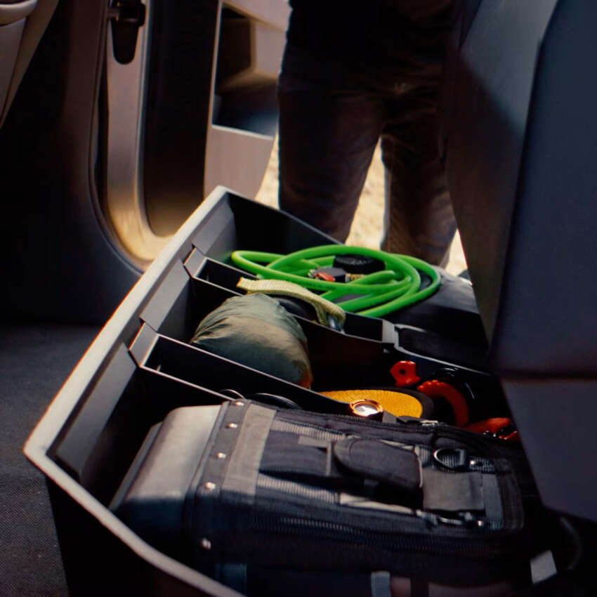 2024 Tesla Cybertruck debuts – EV pick-up truck with up to 857 PS, 756 km EV range; bulletproof body 1702458