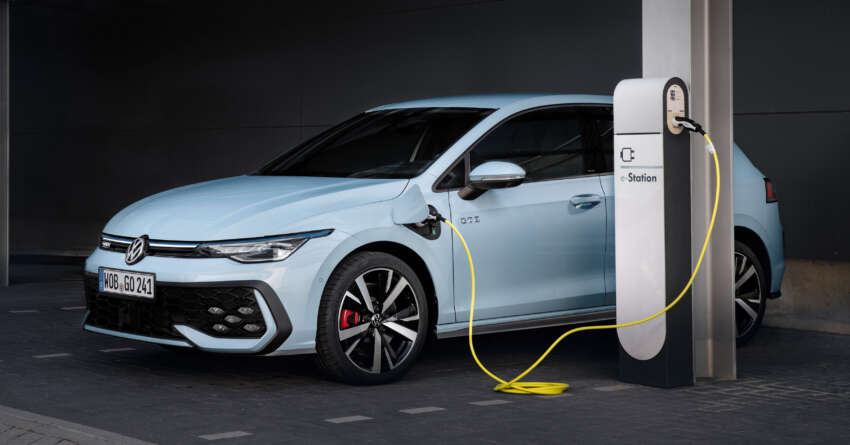 2024 Volkswagen Golf Mk8.5 facelift debuts – styling tweaks, physical buttons, GTE and GTI get more power 1719358