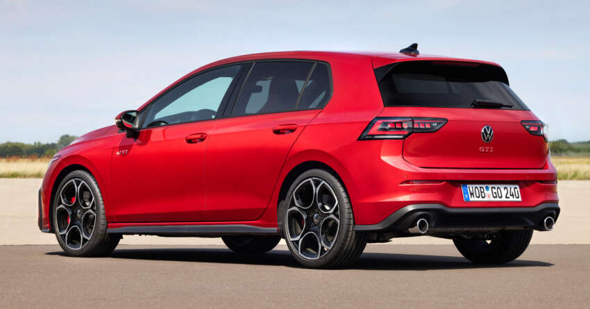 2024 Volkswagen Golf Mk8.5 facelift debuts – styling tweaks, physical buttons, GTE and GTI get more power 1719380