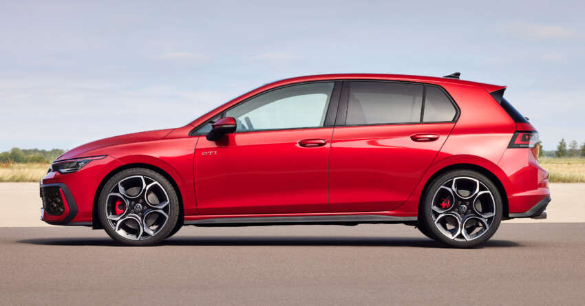 2024 Volkswagen Golf Mk8.5 facelift debuts – styling tweaks, physical buttons, GTE and GTI get more power 1719381