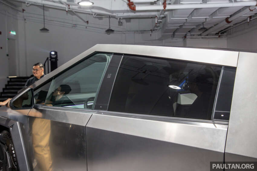 Tesla Cybertruck tiba di Malaysia – bakal dipamerkan di bilik pameran Mei nanti, tetapi bukan untuk dijual 1749488