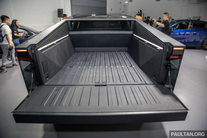 Tesla Cybertruck tiba di Malaysia – bakal dipamerkan di bilik pameran Mei nanti, tetapi bukan untuk dijual 1749524