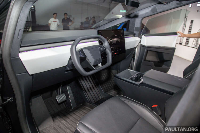 Tesla Cybertruck tiba di Malaysia – bakal dipamerkan di bilik pameran Mei nanti, tetapi bukan untuk dijual 1749499
