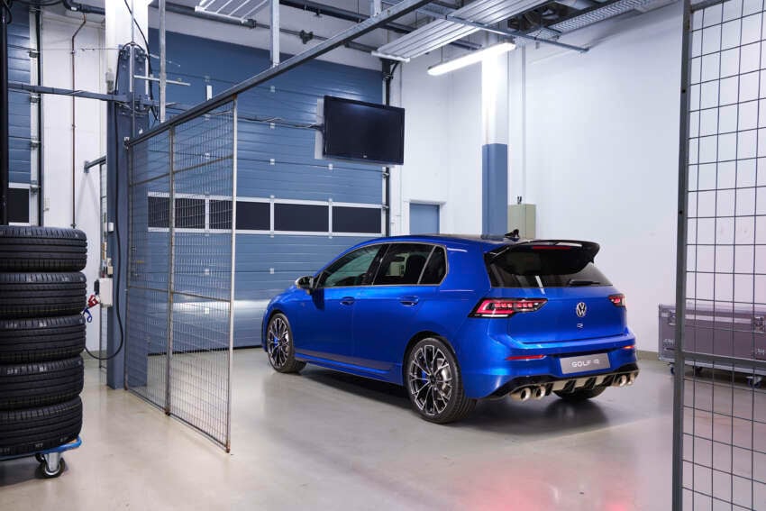 2025 Volkswagen Mk8.5 Golf R hatch, Golf R Variant estate – 333 PS/420 Nm 2.0T AWD, 270 km/h top speed 1782379