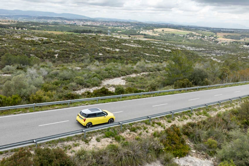 2024 MINI Cooper SE review – new Chinese-built EV MINI Hatch has nearly 2x range, but is it less fun? 1789099
