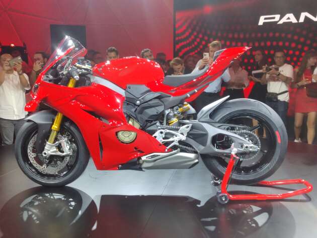 2025 Ducati Panigale V4S revealed at WDW2024, Italy