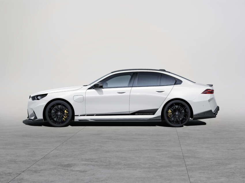2024 BMW M5 G90 gets M Performance Parts – carbon fibre bodykit, matte black decals for 727 PS PHEV 1795606