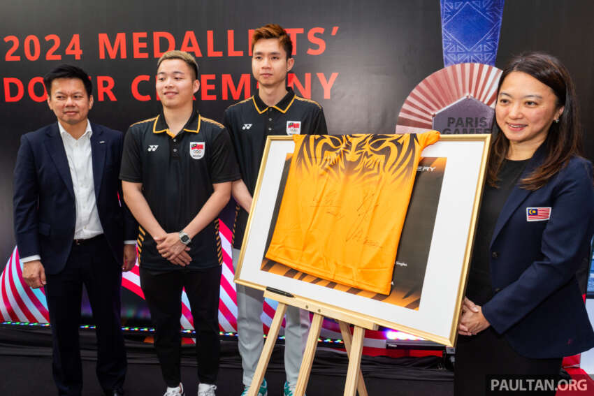 Chery Tiggo 7 Pro gifted to Malaysian Paris Olympics bronze medallists Aaron Chia and Soh Wooi Yik 1806676