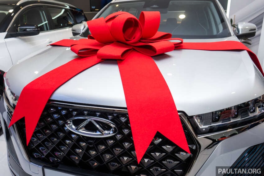 Chery Tiggo 7 Pro gifted to Malaysian Paris Olympics bronze medallists Aaron Chia and Soh Wooi Yik 1806680