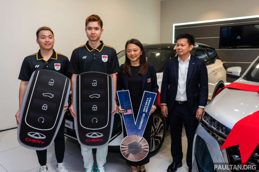 Chery Tiggo 7 Pro gifted to Malaysian Paris Olympics bronze medallists Aaron Chia and Soh Wooi Yik 1806681