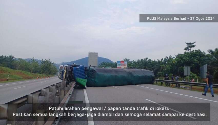 Lorry and three-car accident at PLUS Pagoh to Yong Peng southbound – all lanes blocked, 10km jam, avoid 1809589
