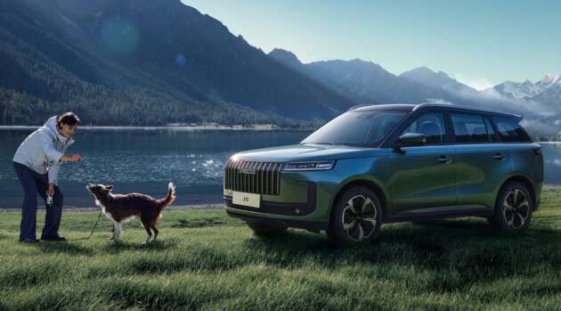 Jaecoo J5 debuts in China, smaller ‘pet-friendly’ SUV sibling to the J7 will launch in Malaysia Q4 2025