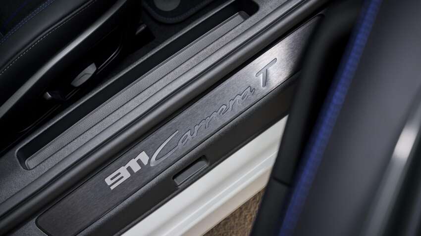 Porsche 911 Carrera T – 992-generation facelift variant available in coupé, cabriolet forms; six-speed manual 1842716