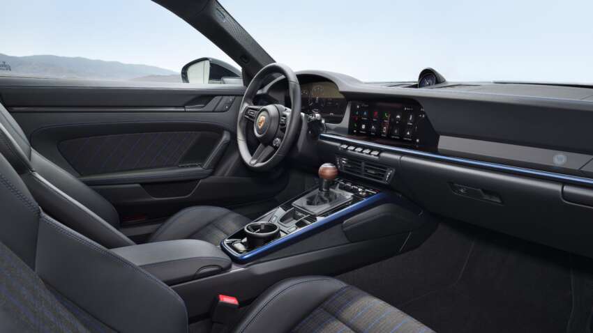 Porsche 911 Carrera T – 992-generation facelift variant available in coupé, cabriolet forms; six-speed manual 1842717