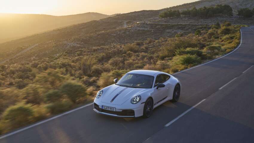 Porsche 911 Carrera T – 992-generation facelift variant available in coupé, cabriolet forms; six-speed manual 1842695