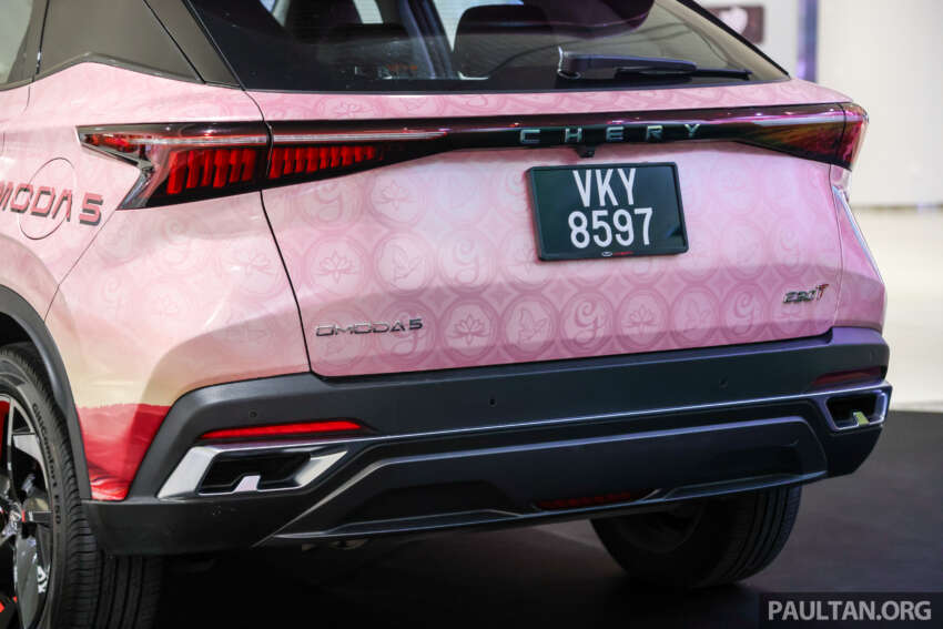 Chery Omoda 5 dons pink wrap with Ariana Grande to promote <em>Wicked</em> at TGV Pavilion Bukit Jalil until Dec 11 1855338