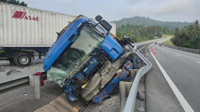 532,125 road accidents recorded in Malaysia from Jan-Oct, 2024; 5,364 fatal crashes, 68% involving bikers 1850533