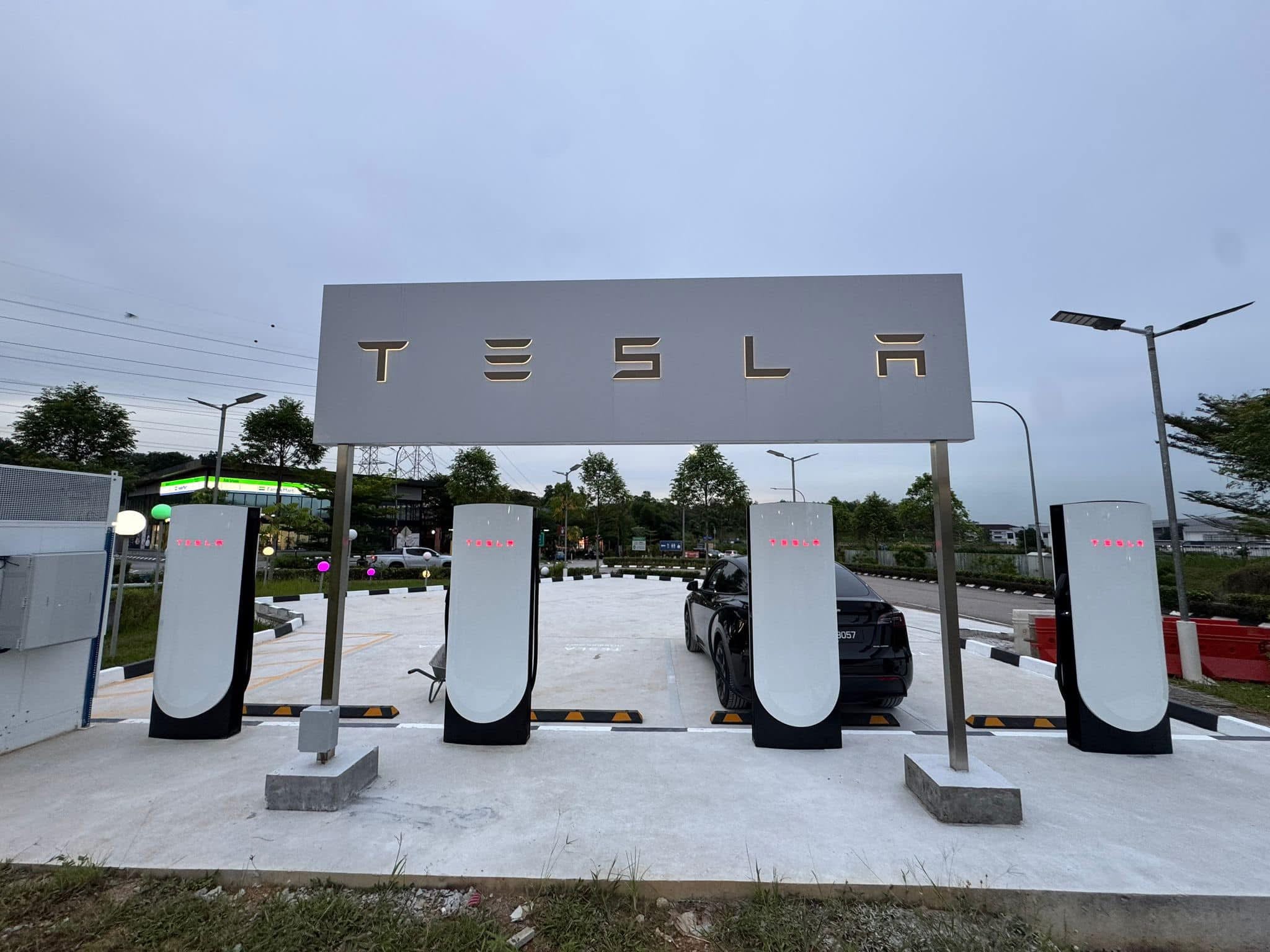 Four new Tesla V4 Superchargers at Skudai R&R, two new Destination Chargers at Shangri-La Hotel KL