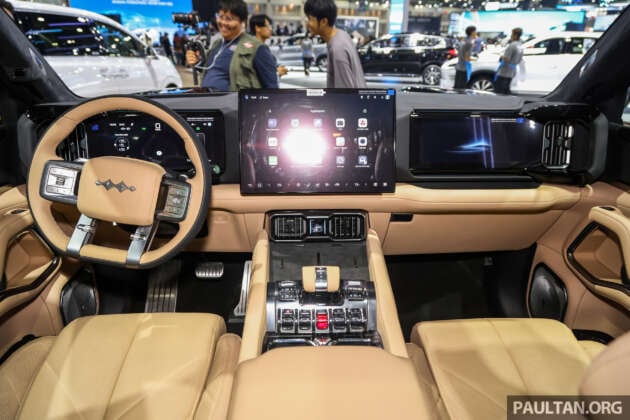 Bangkok 2025: Denza B8 is a rebadged Bao 8 for exports – 7-seat PHEV 4×4, 748 PS, 125 km EV range