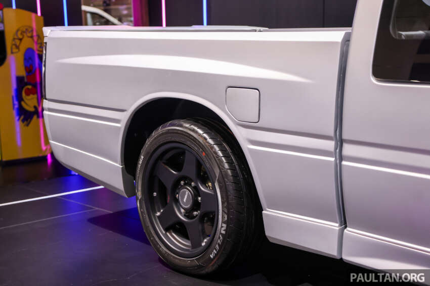 Bangkok 2025: Isuzu Dragon Max concept debuts as TFR-based restomod with 220 PS 2.2L Ddi MaxForce 1896023