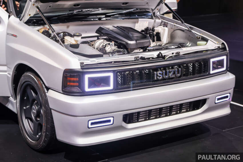 Bangkok 2025: Isuzu Dragon Max concept debuts as TFR-based restomod with 220 PS 2.2L Ddi MaxForce 1896021