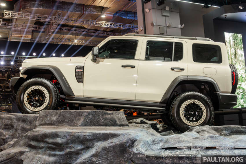 GWM Tank 300 Hooke shown in Shanghai – hardcore off-roader with solid axles and possible V8 power 1905622