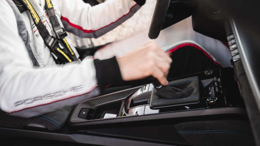 2025 Porsche 911 GT3 with manual gearbox, Weissach package sets new Nurburgring record – 6:56.294 min 1903433