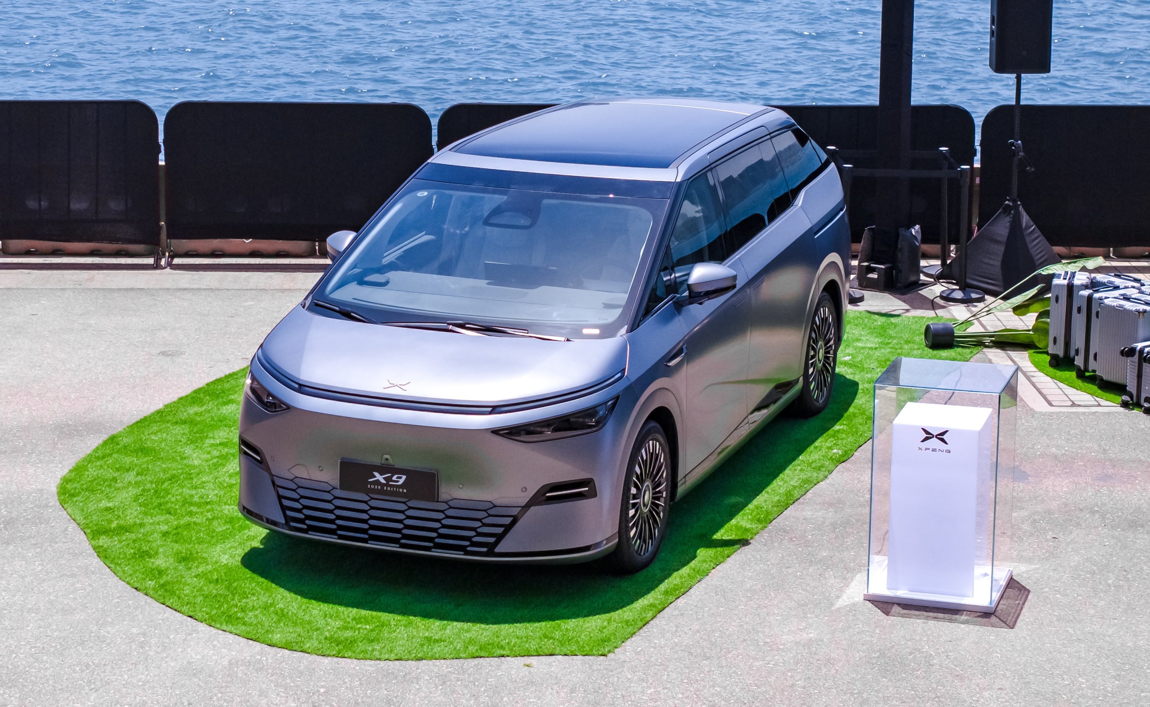 2025 Xpeng X9 facelift globally unveiled – up to 740 km CLTC, soft-close front doors, RR-like self-level hubs