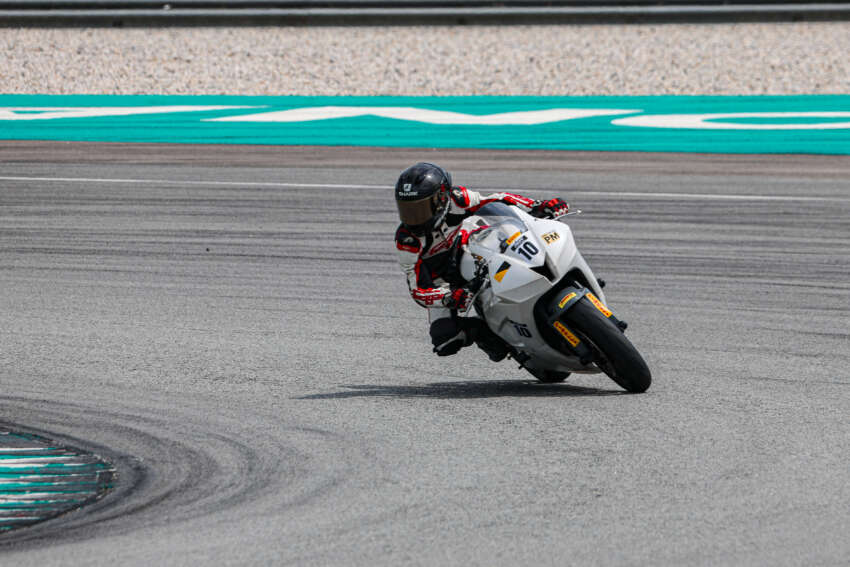 Pirelli Diablo Supercorsa V4 SC and SP, which sportsbike tyre is the one you should use? 1919891