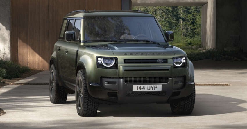 Land Rover Defender updated for 2026 model year – revised headlamps, larger 13.1-inch touchscreen 1919170