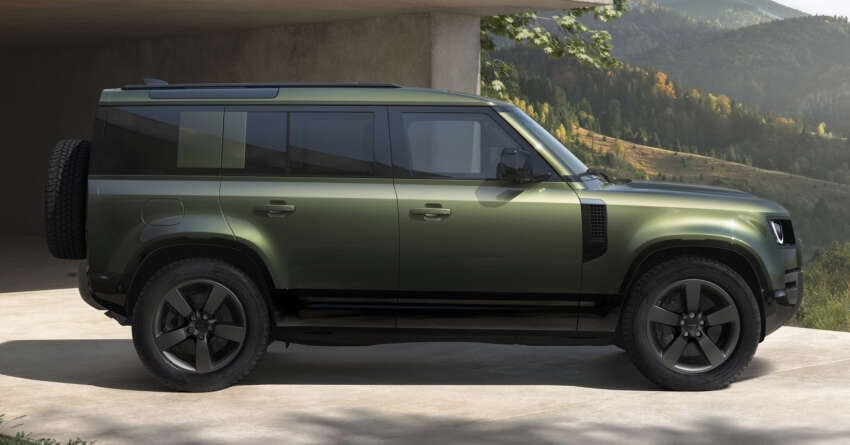 Land Rover Defender updated for 2026 model year – revised headlamps, larger 13.1-inch touchscreen 1919171