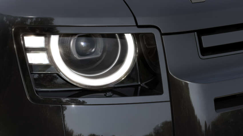 Land Rover Defender updated for 2026 model year – revised headlamps, larger 13.1-inch touchscreen 1919198