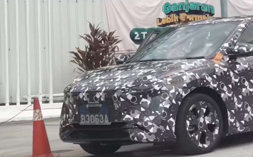 Perodua ‘QV-E’ EV spied again in Malaysia – sloping roofline, small side window revealed; debut in Q4 2025 1933254