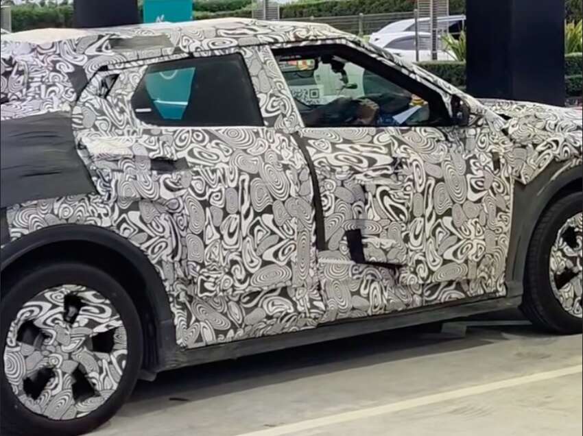 Perodua ‘QV-E’ EV parked next to BYD Atto 3 while testing shows good size, proportions; daring roofline 1922027