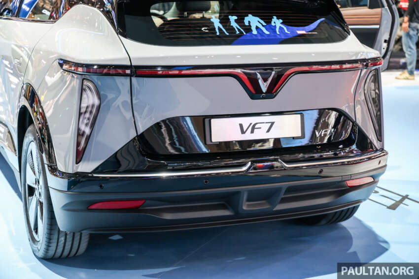 2025 VinFast VF7 launched in Indonesia – C-segment EV SUV; up to 354 PS, 471 km range; from RM129k 1947459