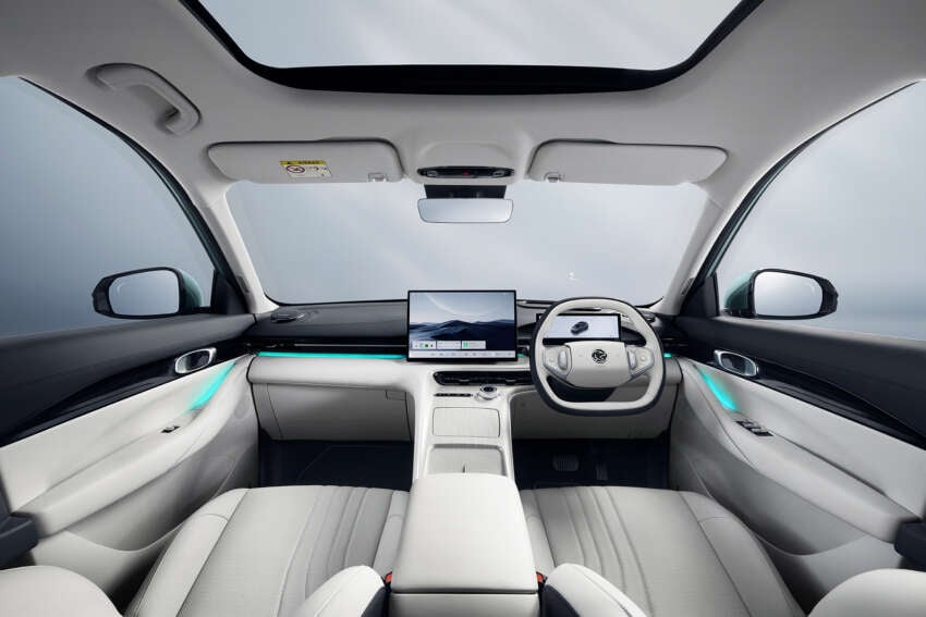 2025 Proton eMas 7 gets new Obsidian Black exterior, Alabaster White interior options, OTA Apple CarPlay 1935413