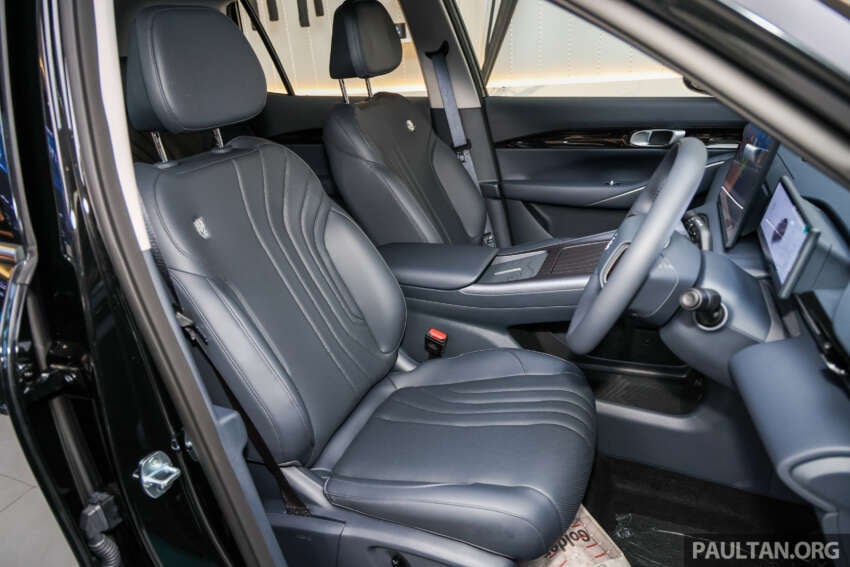 2025 Proton eMas 7 gets new Obsidian Black exterior, Alabaster White interior options, OTA Apple CarPlay 1935327