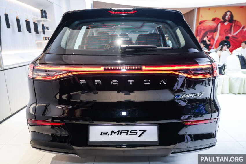 2025 Proton eMas 7 gets new Obsidian Black exterior, Alabaster White interior options, OTA Apple CarPlay 1935319