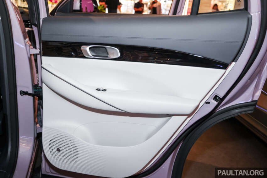 2025 Proton eMas 7 gets new Obsidian Black exterior, Alabaster White interior options, OTA Apple CarPlay 1935379