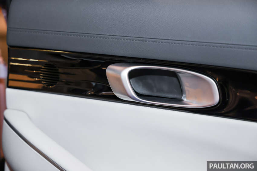 2025 Proton eMas 7 gets new Obsidian Black exterior, Alabaster White interior options, OTA Apple CarPlay 1935381