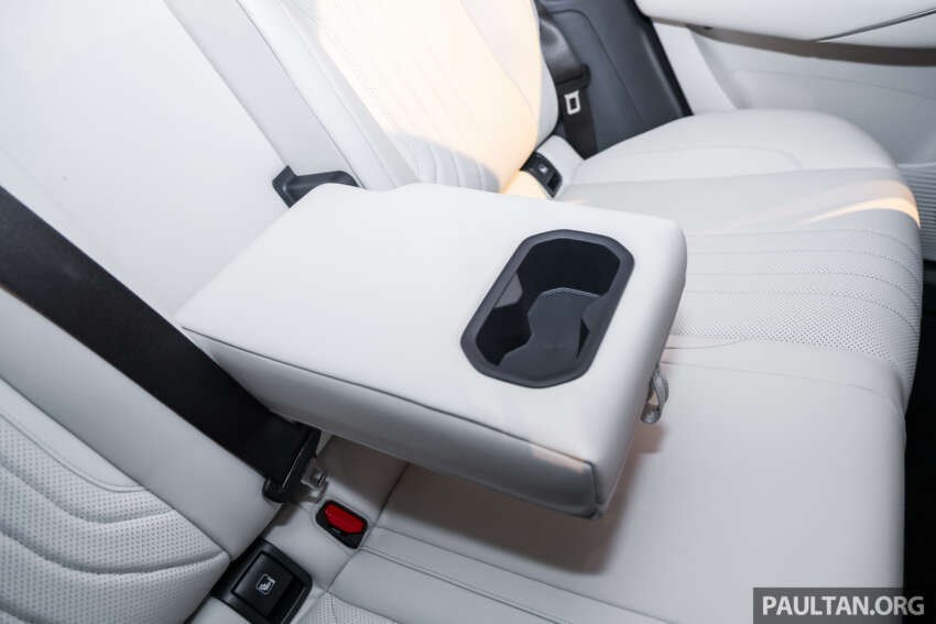 2025 Proton eMas 7 gets new Obsidian Black exterior, Alabaster White interior options, OTA Apple CarPlay 1935388