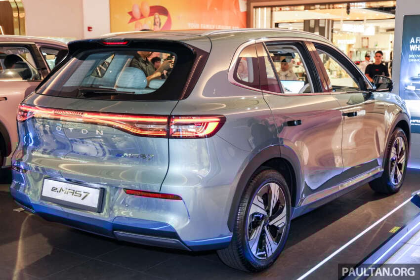 2025 Proton eMas 7 gets new Obsidian Black exterior, Alabaster White interior options, OTA Apple CarPlay 1935346