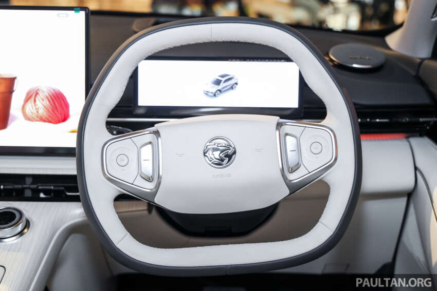 2025 Proton eMas 7 gets new Obsidian Black exterior, Alabaster White interior options, OTA Apple CarPlay 1935350