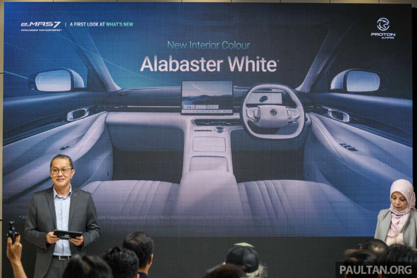 2025 Proton eMas 7 gets new Obsidian Black exterior, Alabaster White interior options, OTA Apple CarPlay 1935441