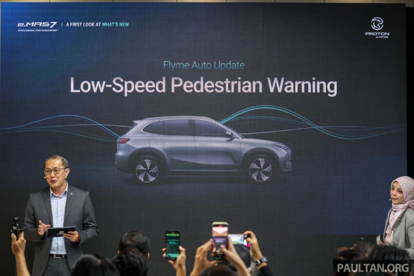 2025 Proton eMas 7 gets new Obsidian Black exterior, Alabaster White interior options, OTA Apple CarPlay 1935436