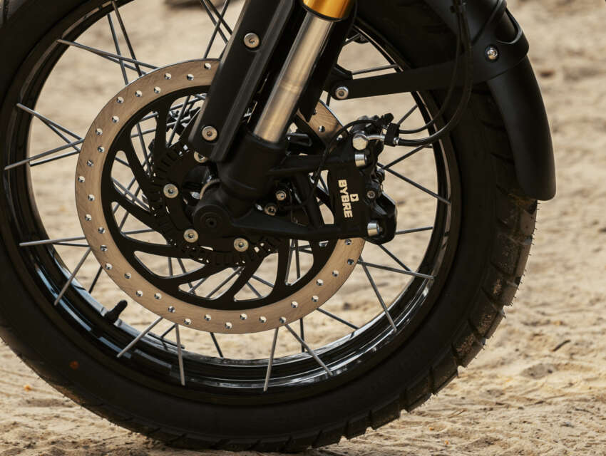 Triumph Scrambler 400 XC didedah – penampilan lebih lasak, rim spoked 19 inci depan dan 17 inci belakang 1938917