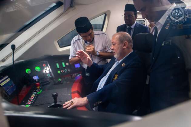 YDPA Sultan Ibrahim berkenan pandu ETS KL-Rawang